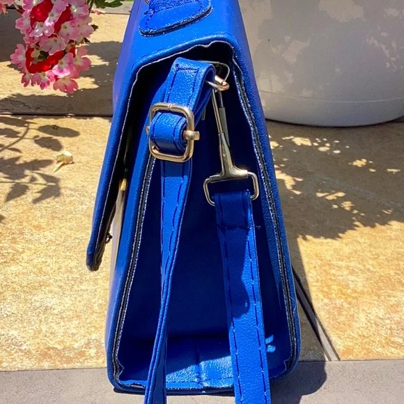 Unbranded Blue Bag With Heart Shaped Decorative Heart Shaped Snap. - Picture 3 of 10